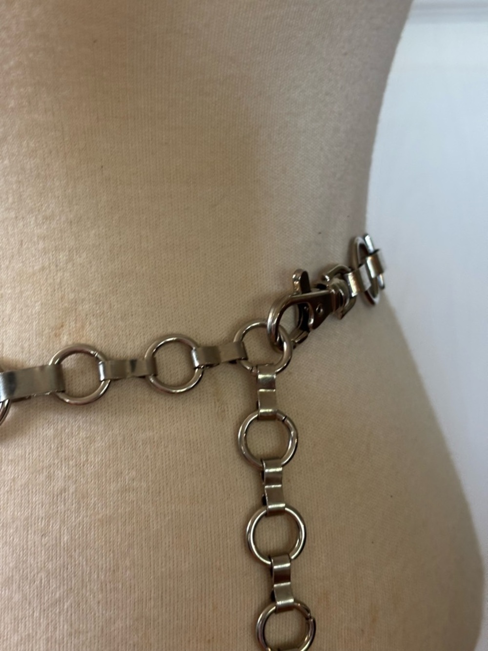 VINTAGE Silver Chain Belt - Picture 4 of 9